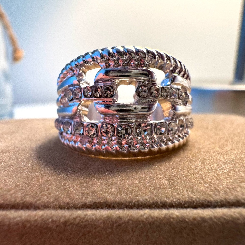 Elegant Silver Tone & Crystal Ring Costume Jewelry Ring
